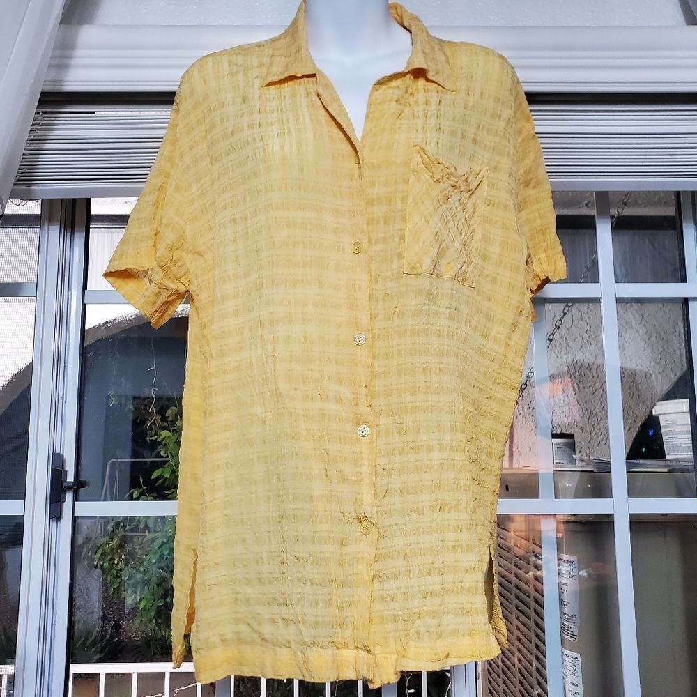 Capacity yellow blouse